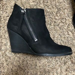 black ankles boots, good conditions